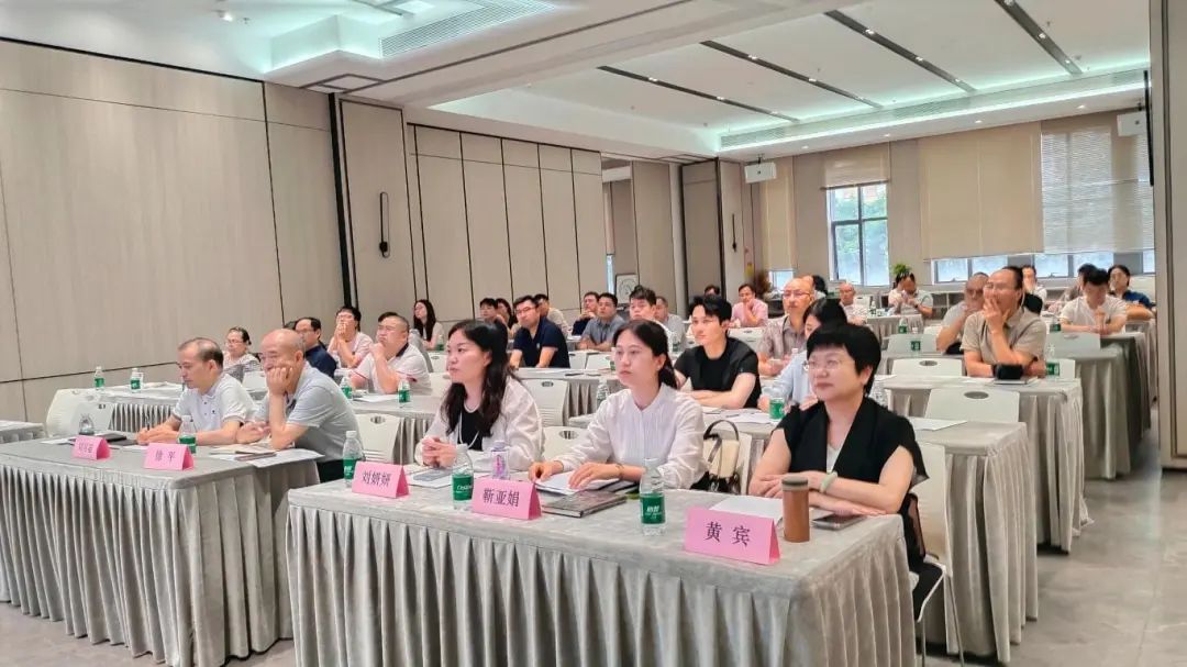 我院应邀参加佛山市陶瓷学会“第十七期（2025）佛山陶瓷高层次人才培训班”并作专题授课